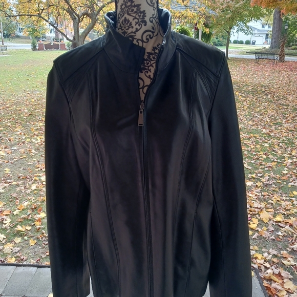 Women's vintage DKNY leather jacket - Picture 2 of 10